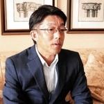 神戸ベイシェラトンホテル＆タワーズの戦略などを話す運営会社の木下学社長＝神戸市東灘区向洋町中２