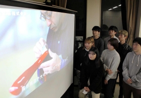 但馬編の動画を制作した関西学院大の学生＝西宮市上ケ原一番町、関西学院大