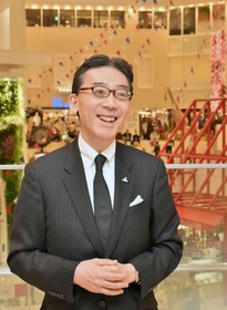「『憧れ』と『生活のエンターテインメント』を提供したい」と話す荒木直也社長＝大阪市北区角田町、阪急うめだ本店（撮影・笠原次郎）
