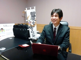 「成功の反対は失敗でなく、やらないことだ」と話す及川智正社長＝和歌山市黒田