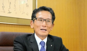 明石市との対話の必要性を語る明石商工会議所の柴田充喜会頭＝明石市大明石町１、同商議所