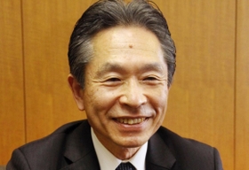 インタビューに応じる豊岡商工会議所の岡本慎二会頭＝豊岡市大磯町、同商議所