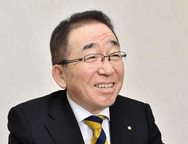地域経済を語る淡路市商工会の津田豊会長＝淡路市志筑新島、淡路市商工会館