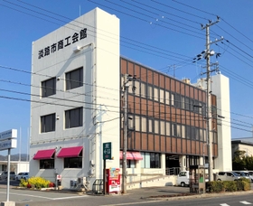 淡路市商工会が入る同市商工会館＝淡路市志筑新島