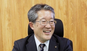 地元経済について語る多可町商工会の清水賢彦会長＝兵庫県多可町中区茂利、同町商工会館