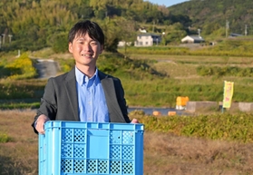 コンサルティングや販売支援など農業に携わる事業を展開する「農社」の奥野竜平社長＝洲本市上加茂（撮影・秋山亮太）