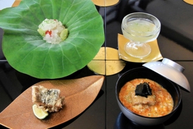 船内で提供する「神戸食」。京都の料亭「杦（せん）ＳＥＮ」店主兼料理長から指導を受け、早駒運輸の社員らが調理する