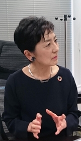 ＮＨＫ番組「クローズアップ現代」のキャスターとして内橋克人さんと向き合った国谷裕子さん。内橋さんの弱者へのまなざしを感じていた