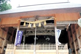精巧な彫刻が特徴的な春日神社本殿＝篠山市本郷
