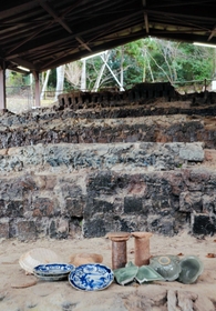 登り窯の全体が良好に保存された三輪明神窯史跡群の第１号窯跡＝三田市三輪