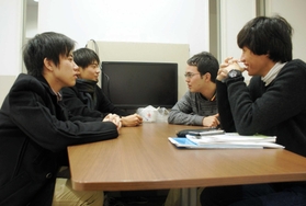 「関学サークル作ろうサークル」のメンバー＝西宮市、関西学院大（提供写真）
