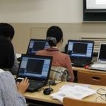 障害のある学生の受講をサポートする関学大のノートテイカー