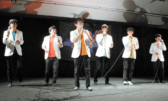 「神大フェス　Ｒｉｏｔ！！」で学生有志９９人が、リレー形式で歌や踊りを披露