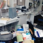 大阪府北部地震で被害を受けたＵＮＮ関西学生報道連盟の共同編集室＝大阪市淀川区西中島