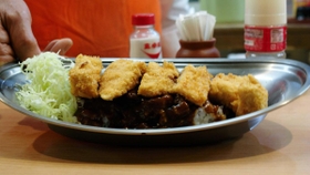 「カレーの市民アルバ」のチキンカツカレー