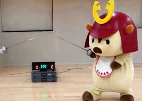フェンシング部を訪ね、競技に挑戦したなんぼーくん