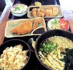 「味憩い　甲南そば」で甲南大学生に人気の「甲南定食」