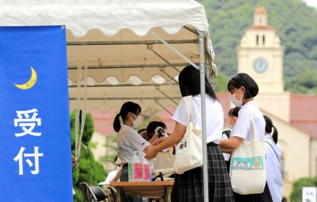 対面でも開かれた、今年のオープンキャンパス＝関西学院大学