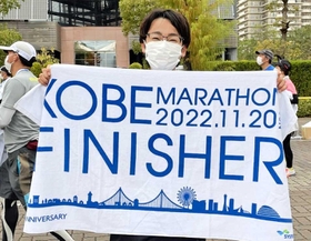 神戸マラソンを完走した神戸学院大学の井上晴史さん（提供）