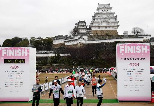 黒田さんも出場した昨年２月の世界遺産姫路城マラソン。無理せず、筋力を鍛えることが膝の健康を保つ＝姫路市内