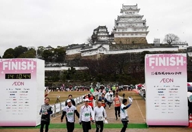 黒田さんも出場した昨年２月の世界遺産姫路城マラソン。無理せず、筋力を鍛えることが膝の健康を保つ＝姫路市内