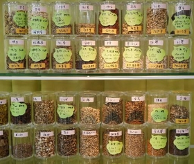 薬膳のお茶の素材。「経験医学」の知恵が詰まっている＝神戸市中央区北長狭通６、咲美堂漢方薬房