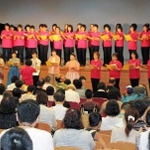 東日本大震災の被災者を招いた「第２回音・きずなコンサート」。兵庫県音楽療法士会の支援事業の一つ＝２０１３年７月、神戸市中央区 