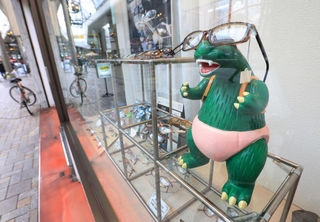 ゴジラがめがねをかけたっていい（撮影・吉田敦史）