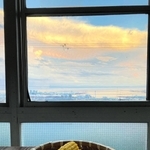 夕暮れの雲を仰ぎながら、とうもろこしを食べました
