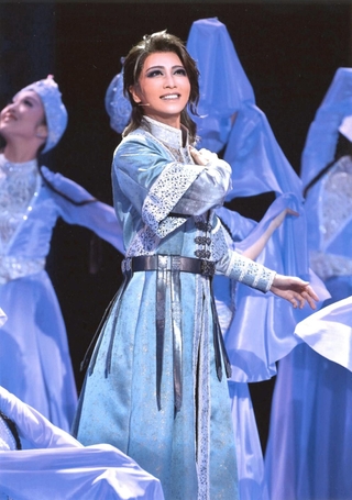 ディミトリ役を演じる礼真琴＝宝塚大劇場（（Ｃ）宝塚歌劇団）