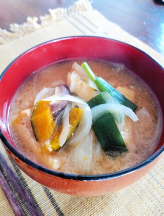根菜やキノコ類を入れると、風味が増す