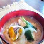 根菜やキノコ類を入れると、風味が増す