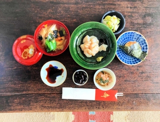 元日のお昼のささやかなごちそう