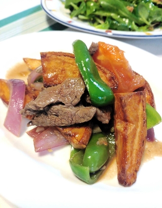 ジャガイモは面倒だが、フライにして。カリッとした食感がいいアクセントに