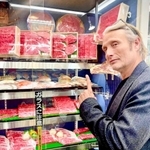 肉とレクター博士（撮影・牧村英里子）（提供写真）