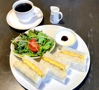 「カフェ　ｄｅ　めりおーる」のモーニング。人気のＣセット