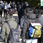 大人への坂道へ踏み出す。社会への第一歩（撮影・風斗雅博）
