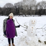 誰かが作った雪だるまと記念撮影