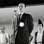 １９６３年の「姫山物語」初演後、舞台であいさつする椎名麟三