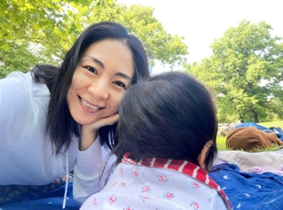 メモリアルデーの週末に公園でピクニック