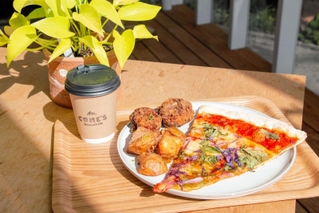 COME'S Restaurant&Cafeのオーガニックベジタブルピザのチキンセット