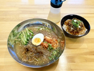 ＮＡＮＡＮＡの「韓国冷麺とミニ焼肉丼」