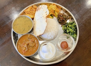 ネパール＆インドレストラン　だるま食堂のタカリカーナセット