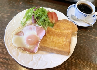 カフェ　ド　フェローの「ハムエッグ＆トースト＆サラダ」