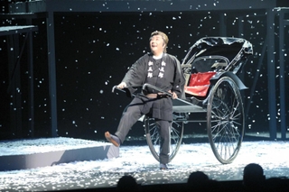 舞台生活６０周年記念公演「永遠物語」で松五郎を演じる筆者。宝塚歌劇団退団後も大切に演じ続けている（２０２２年１０月）