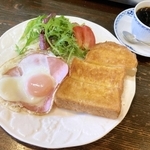 カフェ　ド　フェローの「ハムエッグ＆トースト＆サラダ」