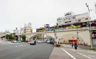 映画「朝の波紋」撮影場所近くの阪急神戸線アーチ橋＝神戸市灘区
