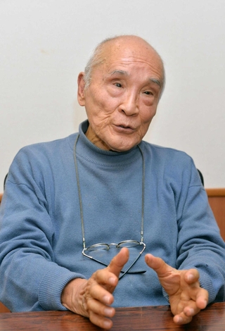 取材に応じる谷川俊太郎さん（２０１４年１２月）