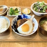 ごはんカフェきなこの「煮込みハンバーグ定食」