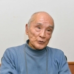 取材に応じる谷川俊太郎さん（２０１４年１２月）